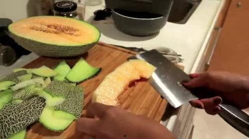 深夜吃哈密瓜,哈密瓜的甜蜜诱惑
